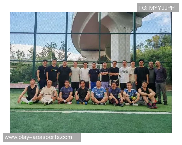 团结拼搏共铸辉煌足球团队精神的力量与魅力探讨 团结拼搏共铸辉煌足球团队精神的力量与魅力探讨